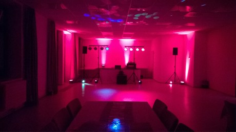 dj osvětlení a ozvučení salónku
